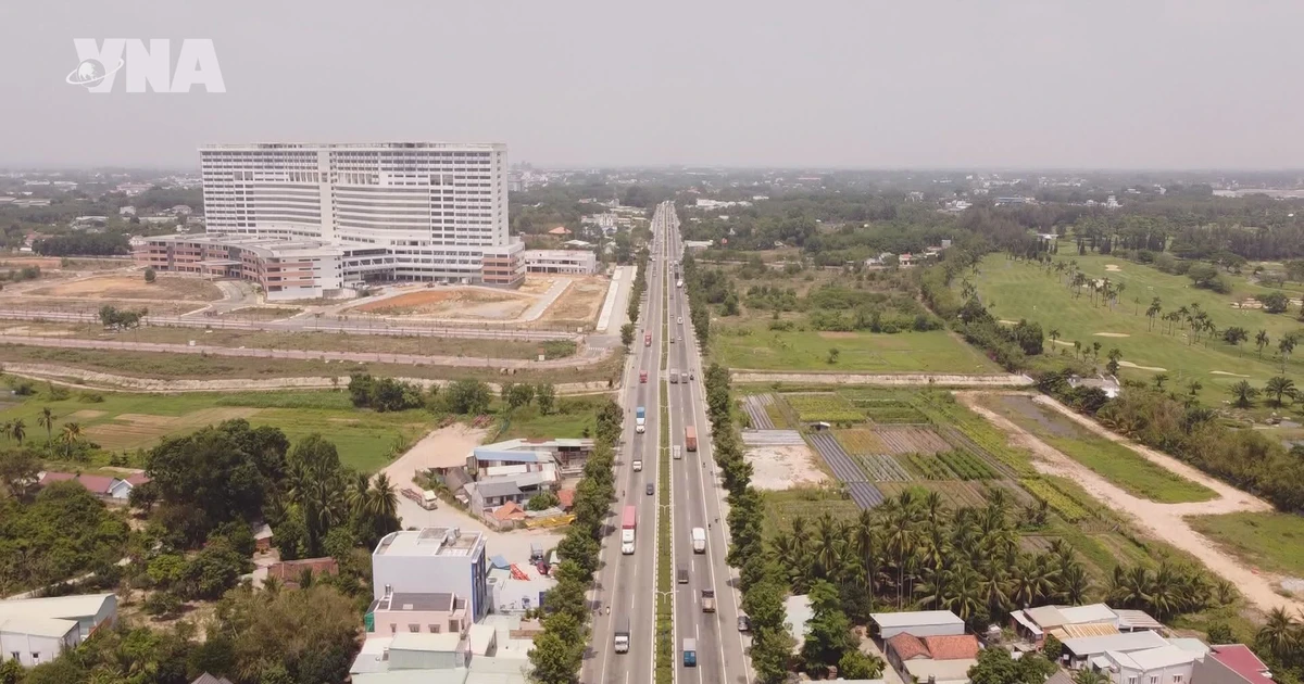 Vietnam's economy grows 8. 18% in first half of 2026