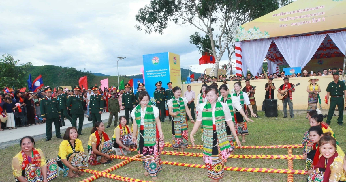 Vietnam, Laos build border of peace, cooperation and development