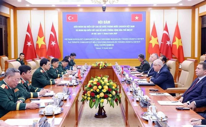 Minister of National Defence General Phan Van Giang and Minister of National Defence of Türkiye Yasar Guler at their talks on September 11 (Photo: VNA)
