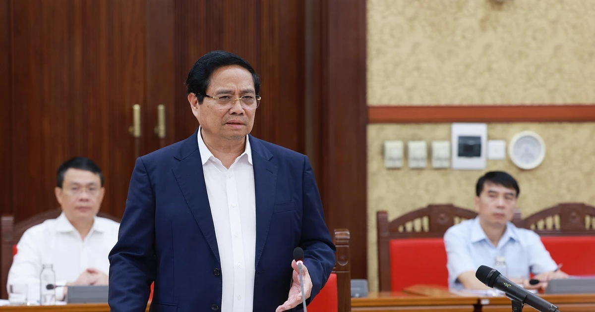 Prime Minister Pham Minh Chinh chairs a working session with the Standing Board of the Party Committee of Tay Ninh province on September 9. (Photo: VNA) 