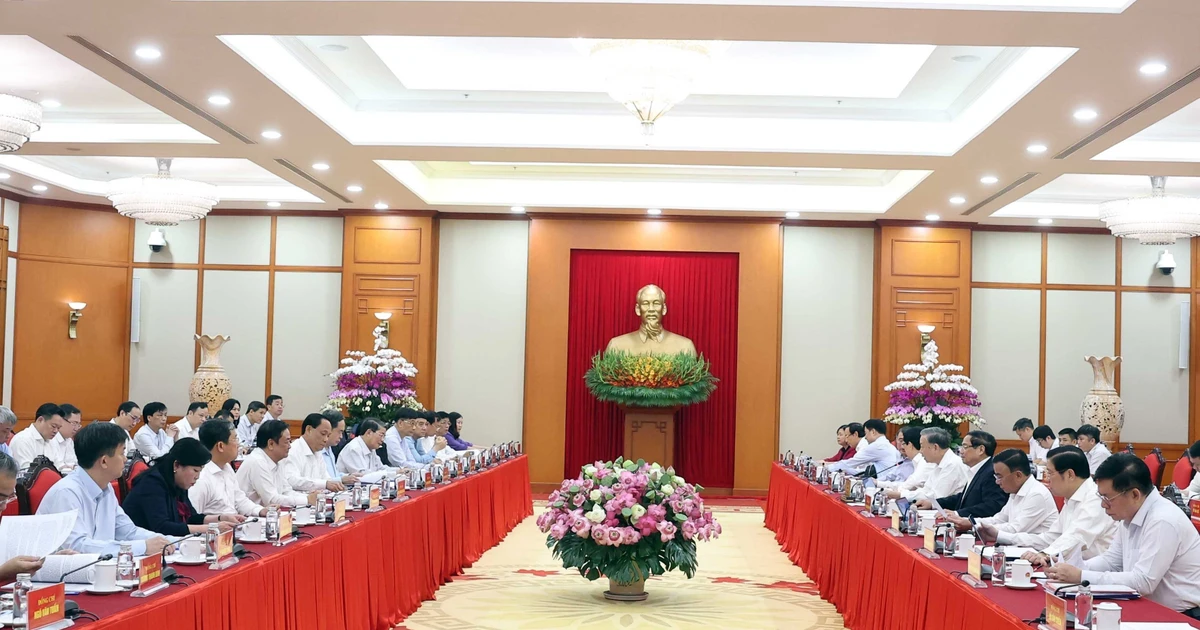 At the Politburo's working session with the Standing Board of the National Assembly (NA) Party Committee on September 11 (Photo: VNA)