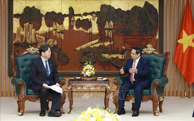 Prime Minister Pham Minh Chinh receives Japan’s Minister of Internal Affairs and Communications Hayashi Yoshimasa in Ha Noi on January 15, 2026. Photo: VNA
