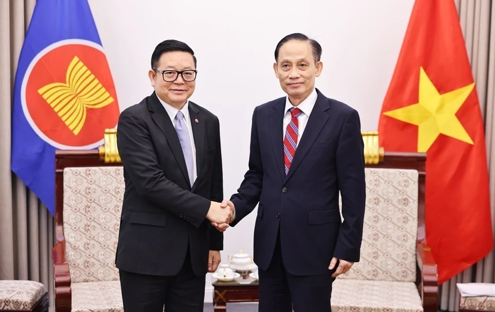 Foreign Minister receives ASEAN Secretary-General