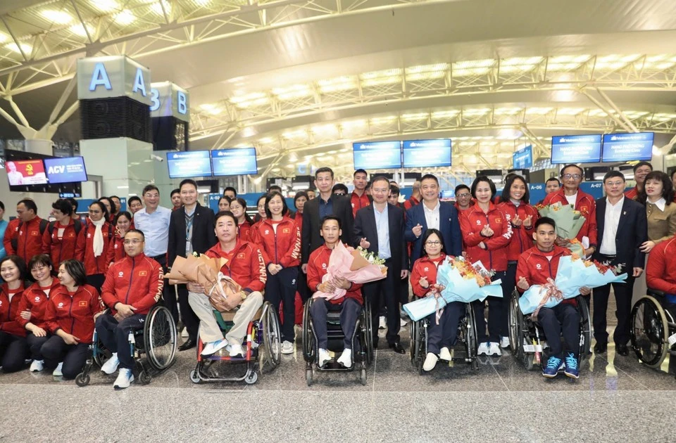 A ceremony to see off the Vietnamese sport delegation to compete at the 13th ASEAN Para Games in Thailand is held at Noi Bai International Airport on January 15, 2025. (Photo: VNA)