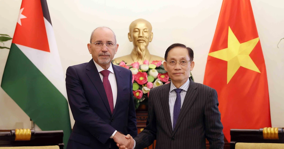 Vietnamese, Jordanian foreign ministers plan next steps following King’s visit