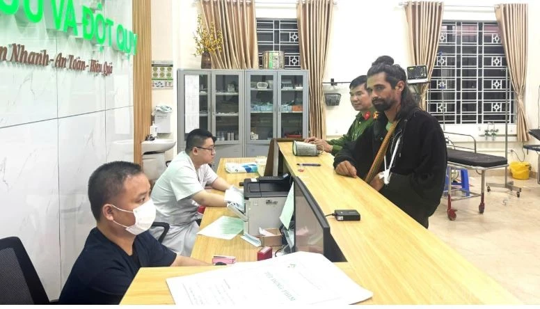 Foreign tourists rescued in timely operations in Lao Cai
