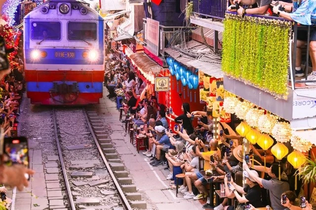 Hanoi to scale back central rail services, divert freight trains from inner city