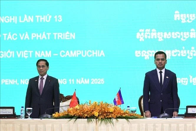 Vietnamese, Cambodian border provinces vow tighter links