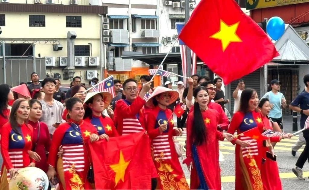 Art, ao dai strengthen Vietnam–Malaysia friendship