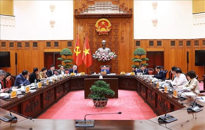 Prime Minister Pham Minh Chinh chairs the meeting with Deputy PMs and leaders of ministries and government agencies on December 5 to discuss the development of free trade zones in localities and a national oil refining, petrochemical, and energy centre at the Dung Quat Economic Zone. (Photo: VNA)