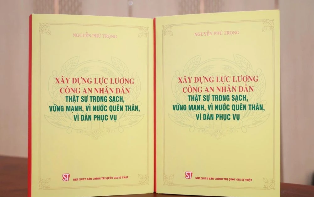 The 600-page book features 39 selected articles, speeches, letters, and directives by late Party General Secretary Nguyen Phu Trong (Photo: VNA)