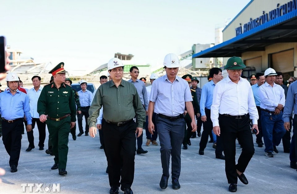 PM inspects post-storm recovery efforts in Gia Lai on November 13. (Photo: VNA) 