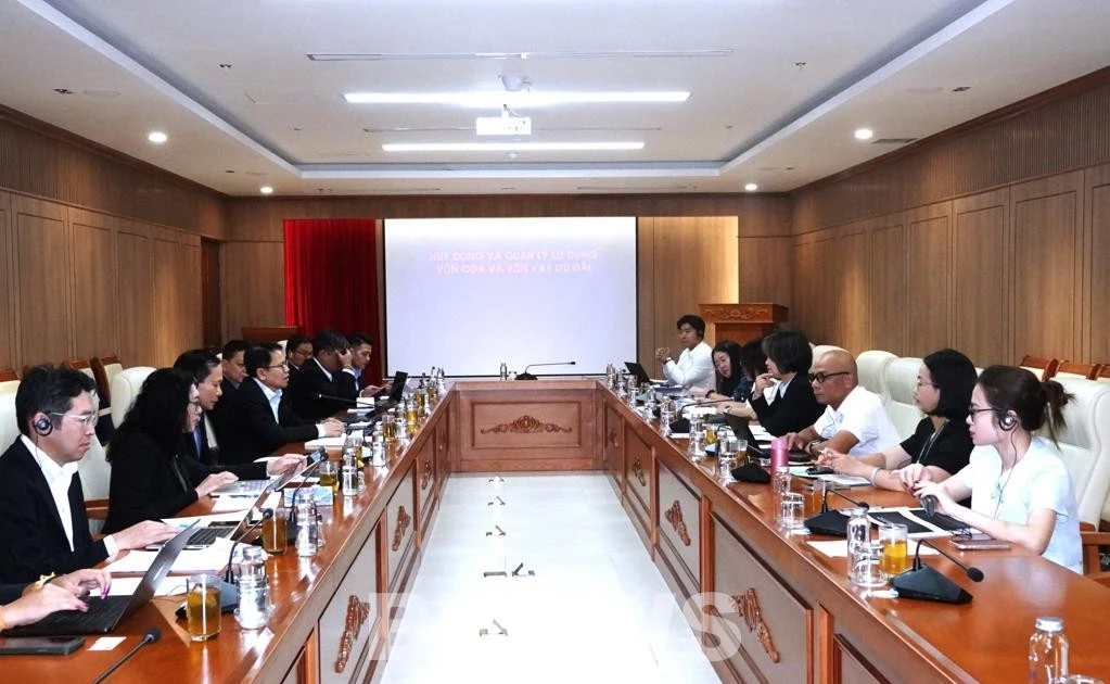 Vietnam, Laos share experiences in ODA mobilisation, management
