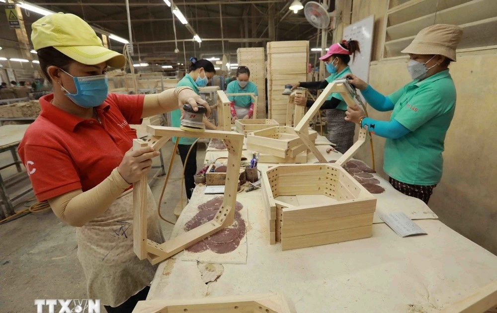 Wood and wood products are among the commodities with export value exceeding 1 billion USD in 11 months. (Photo: VNA)