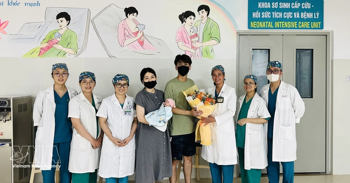 Da Nang hospital saves 720-gram premature baby born to Singaporean tourists