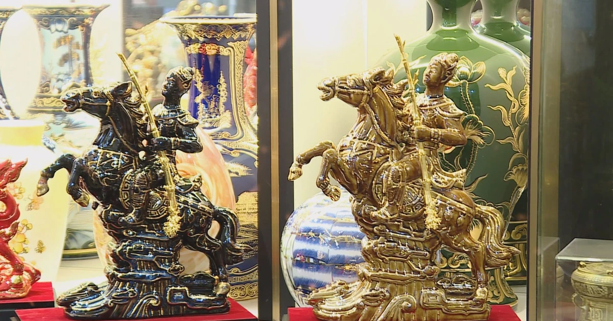 Bat Trang traditional art features Vietnamese spirit