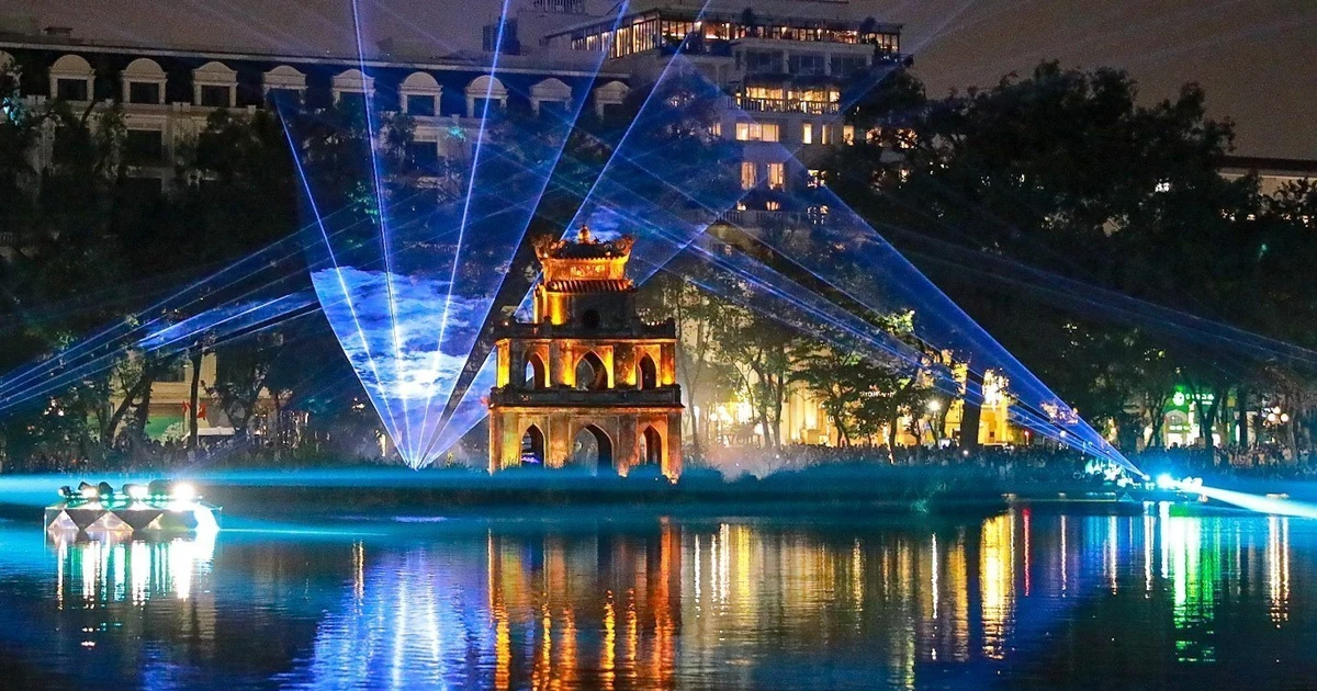 Hanoi sparkles with artistic lighting to welcome New Year