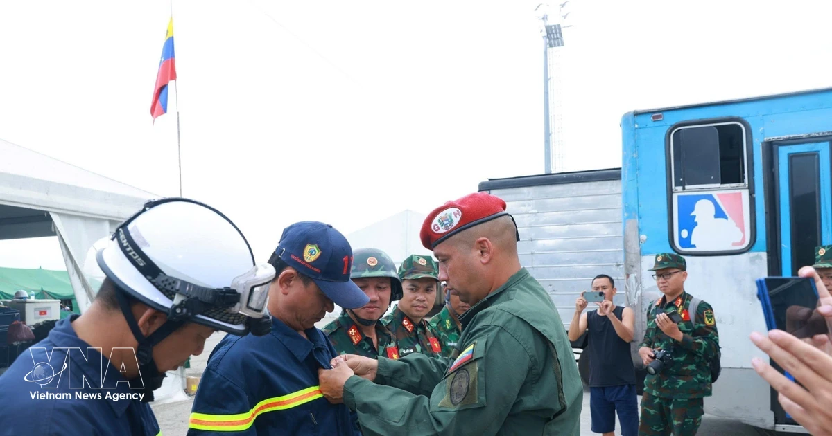 Weekly Highlights: Vietnamese rescuers awarded "Hero of Venezuela" medal