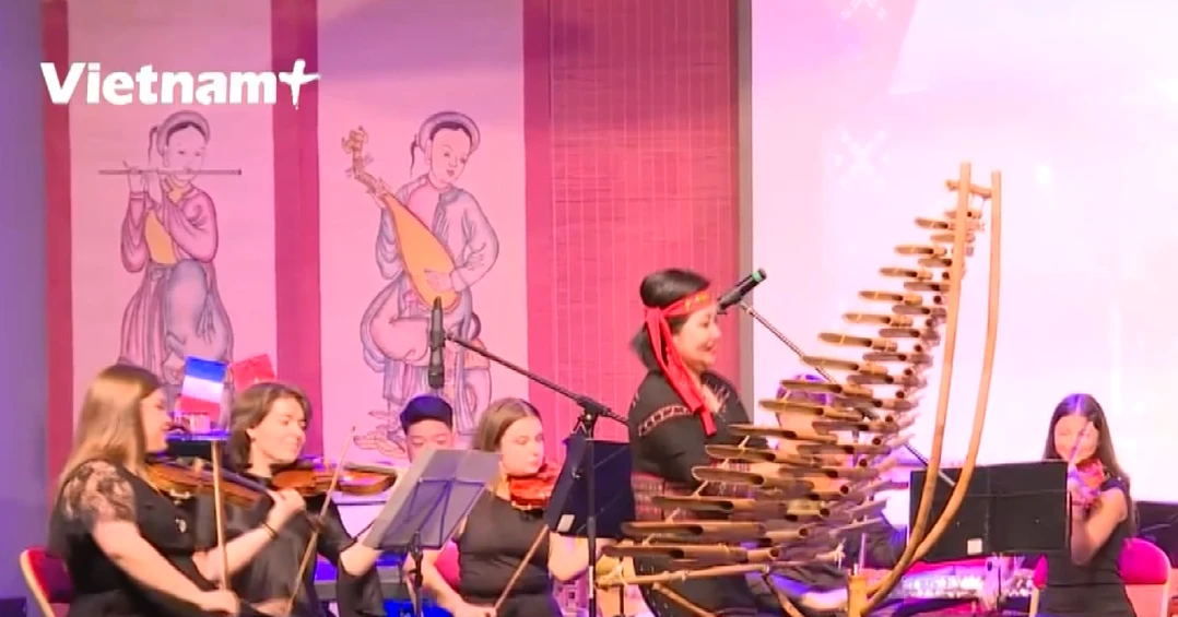 Vietnamese lacquer art promoted in France