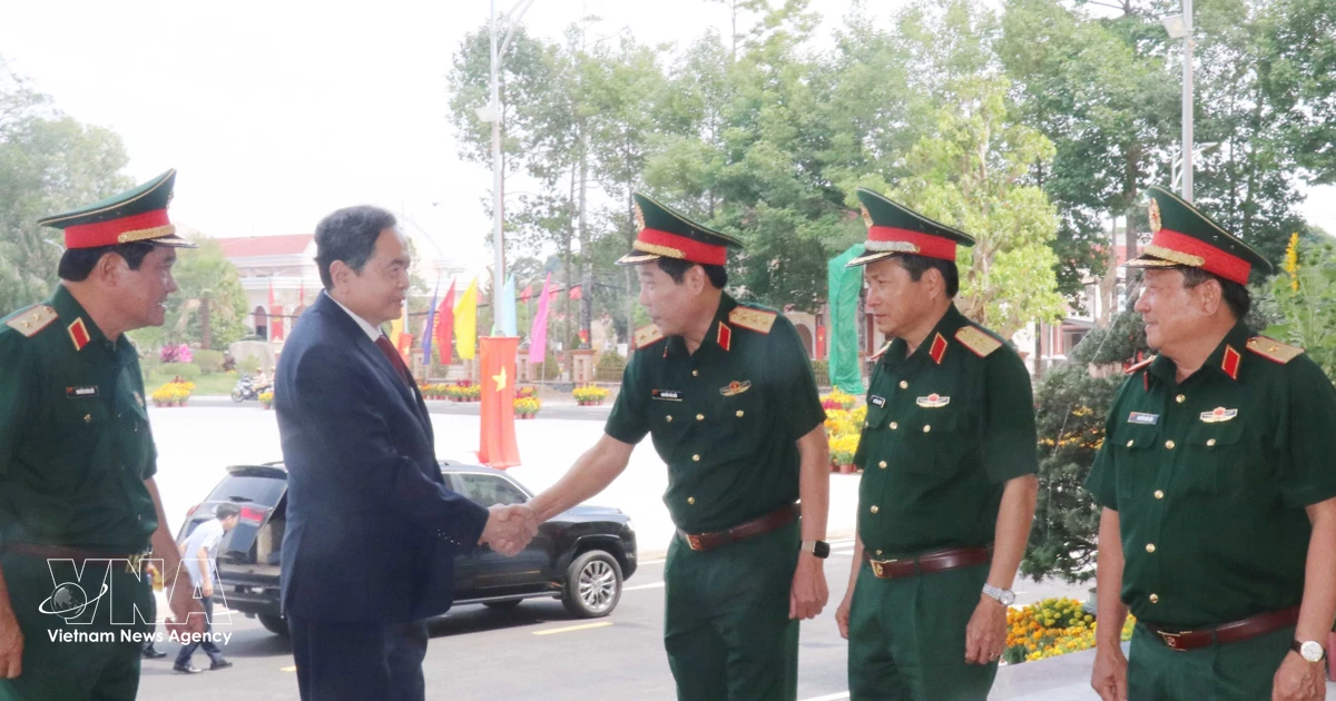 Top legislator extends Lunar New Year greetings to Military Region 9