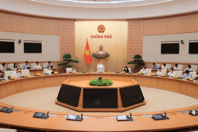 Deputy Prime Minister Ho Duc Phoc speaks at the meeting of the steering committee for the restructuring of credit institutions and handling bad debts (Photo: VNA)