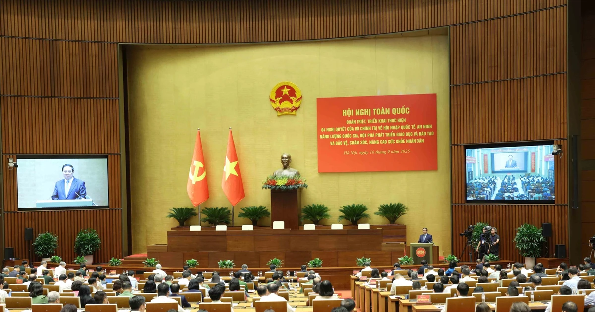 Prime Minister Pham Minh Chinh addresses the conference in Ha Noi on September 16 (Photo: VNA)