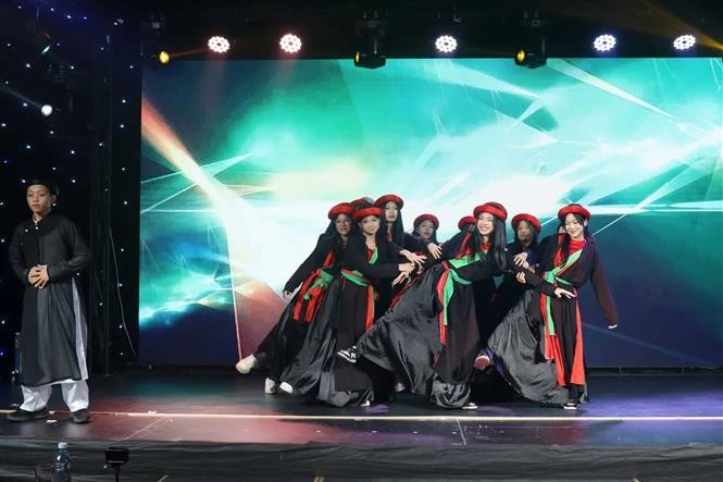 An art performance celebrating the event (Photo: VNA)