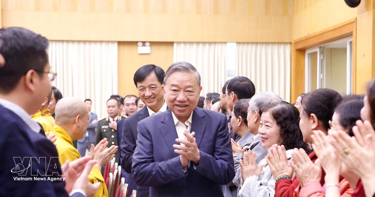 Party leader outlines strategic directions in meeting with Hanoi voters