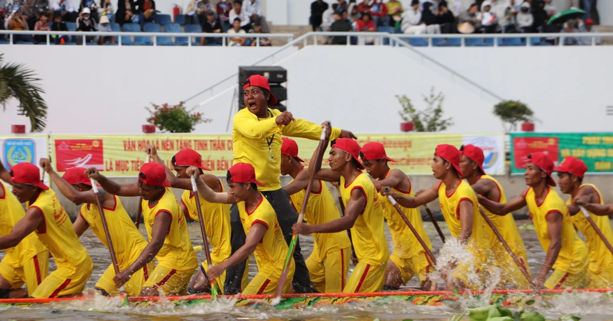 Khmer boat racing festival draws crowds