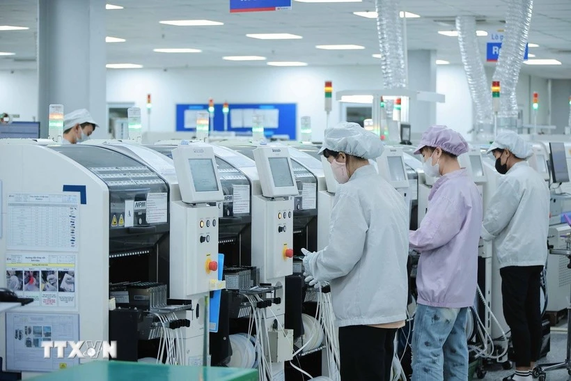The bulk of European capital has been directed towards processing and manufacturing, energy and gas, real estate, and information and communications. (Illustrative photo: VNA)