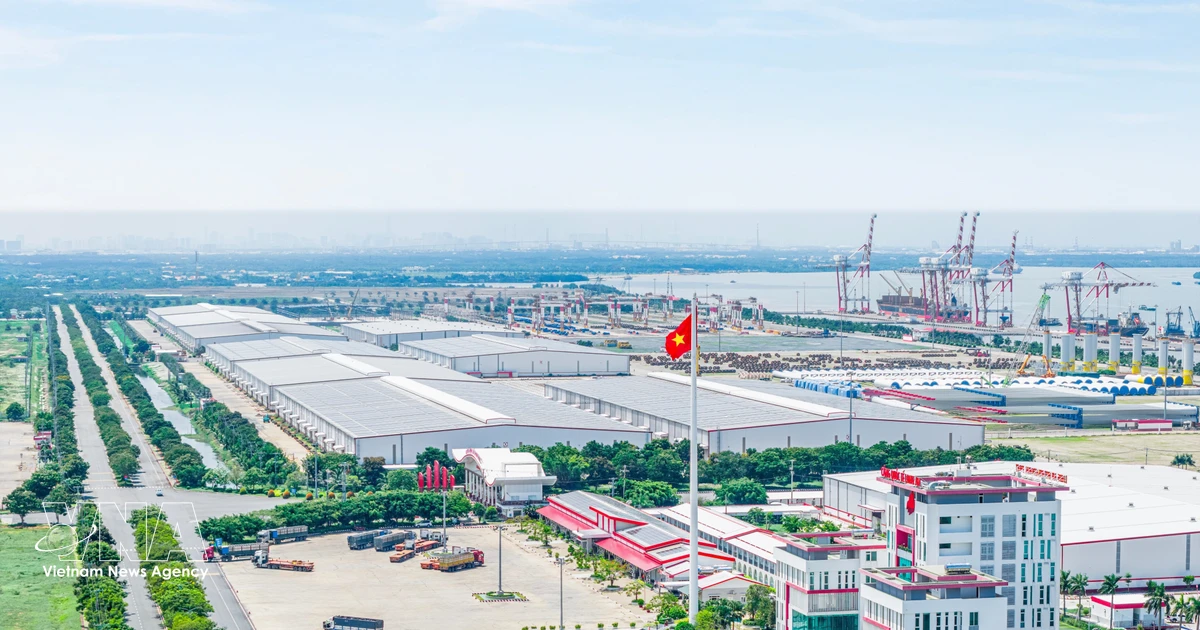 Long An port becomes first Vietnamese company to win Asia-Pacific smart green port award