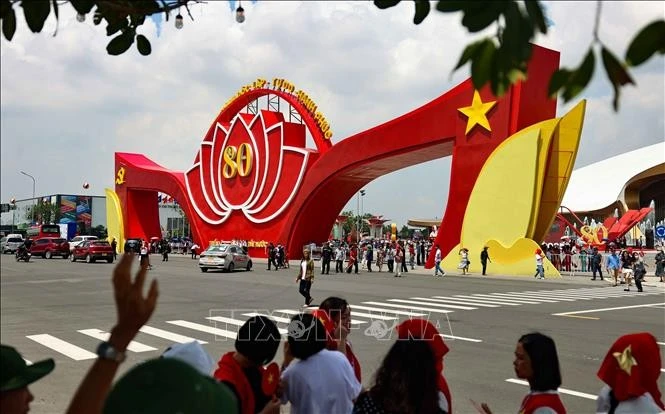 People visit the national achievement exhibition, themed “80 Years of Independence – Freedom – Happiness,” at Viet Nam Exposition Centre in Ha Noi. (Photo: VNA)