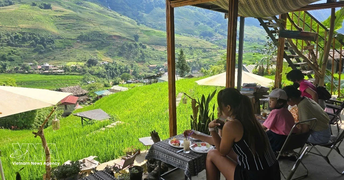 Lao Cai draws tourists on first days of Lunar New Year