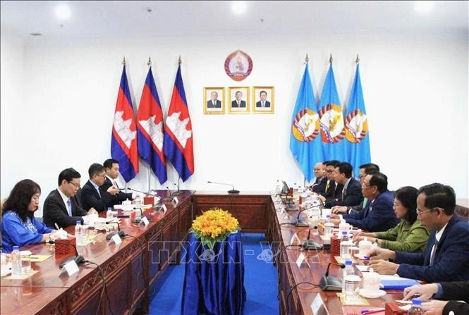 Vietnam, Cambodia strengthen political trust, people-to-people solidarity