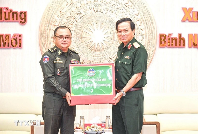 Military Region 9 strengthens defence cooperation with Cambodia
