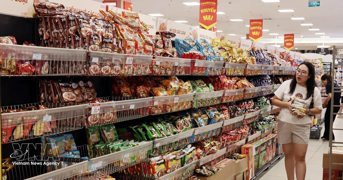 Lower fuel, food prices push July CPI down 0.12%