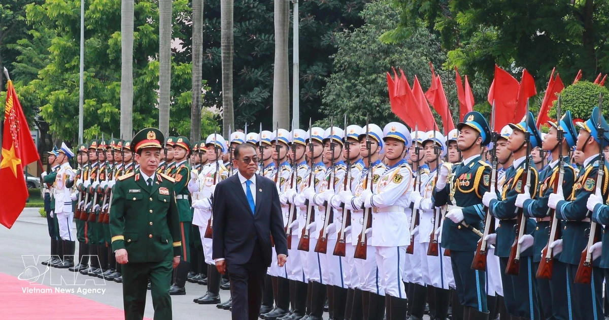 Vietnamese, Malaysian Defence Ministers hold talks in Hanoi, seek to enhance bilateral ties