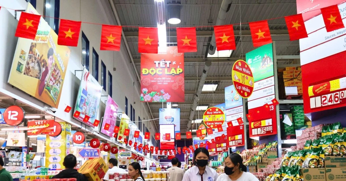 Despite global difficulties and limited opportunities, Viet Nam’s economy continued to show positive signs (Illustrative image: VNA)