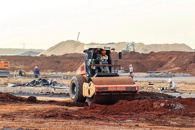 Viet Nam targets double-digit growth in 2026 with massive investment push