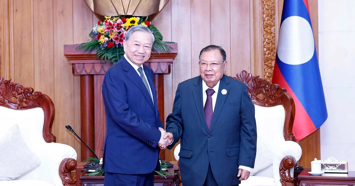 Vietnamese Party chief visits former top leaders of Laos