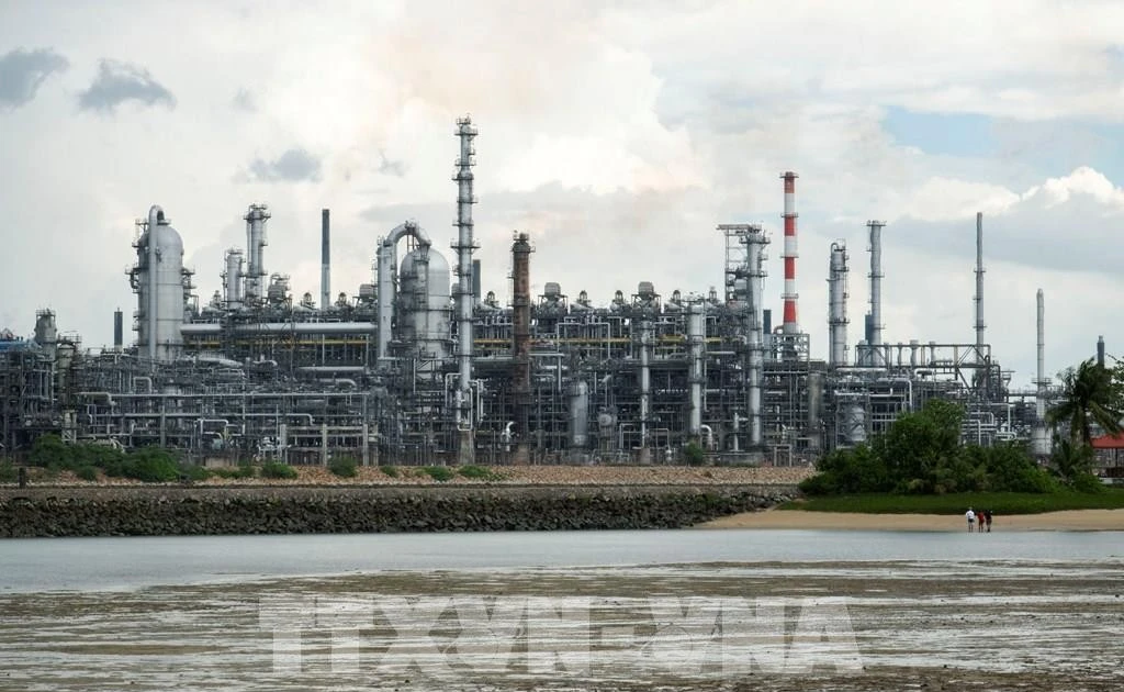 Singapore supports citizens amid energy supply shortages