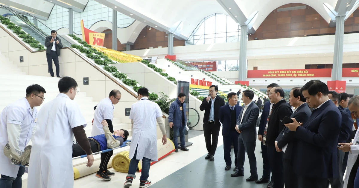 The medical services drill held at the National Convention Centre to ensure health and medical preparedness for the coming 14th National Party Congress (Photo: VNA)