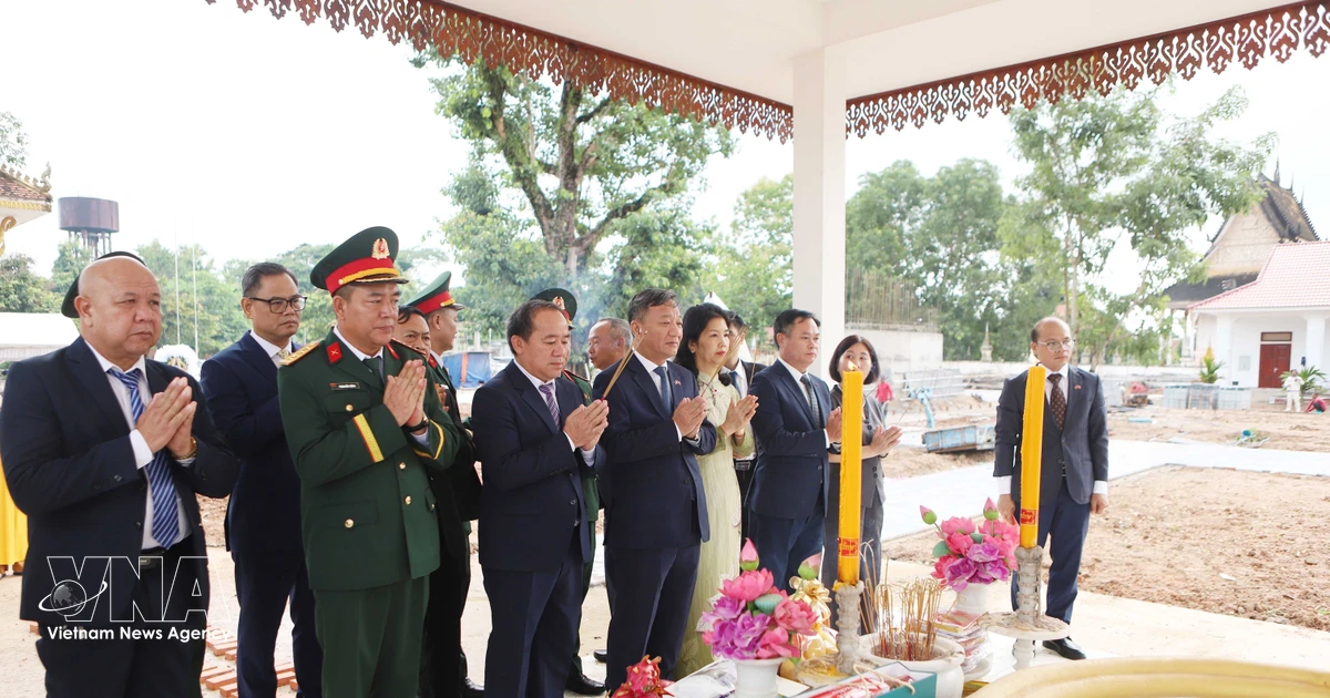 Vietnam pays tribute to fallen heroes in Laos on War Invalids and Martyrs' Day