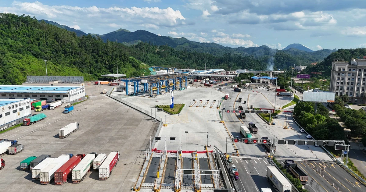 China-Vietnam trade via Youyi Guan border gate jumps 28. 3% in H1