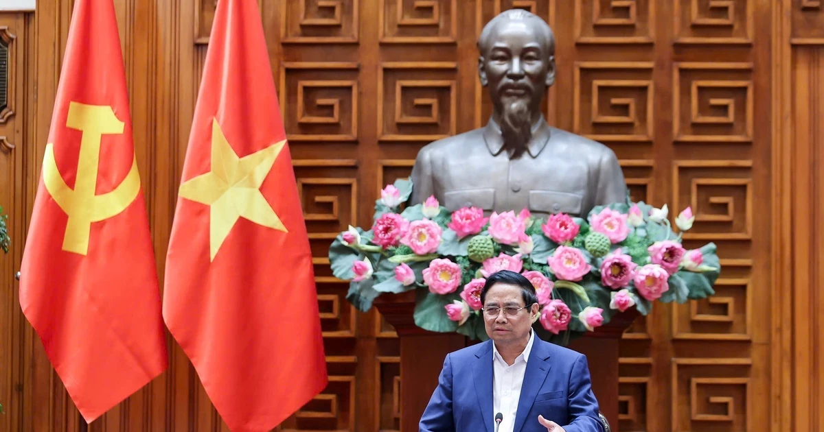 Prime Minister Pham Minh Chinh speaks at the meeting (Photo: VNA)