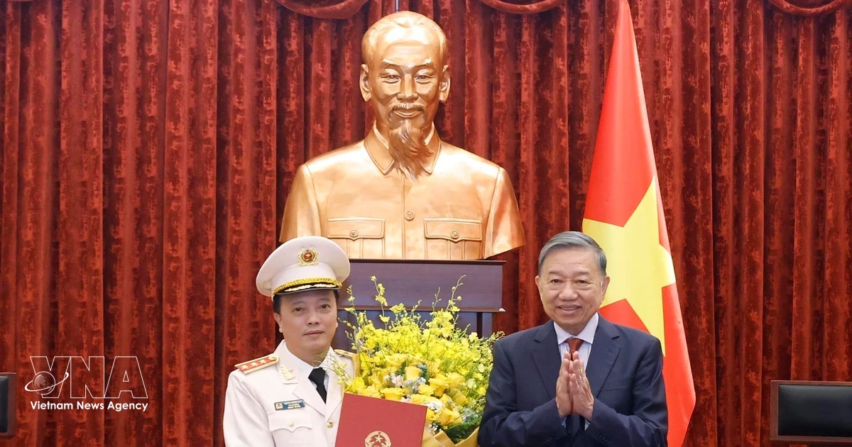Deputy Public Security Minister Dang Hong Duc promoted to Senior Lieutenant General