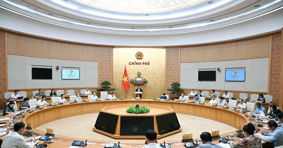 Prime Minister Pham Minh Chinh chairs a meeting of the Government Party Committee’s Standing Board and the Government on August 23 to review two months of implementing the two-tier local government model (Photo: VNA)