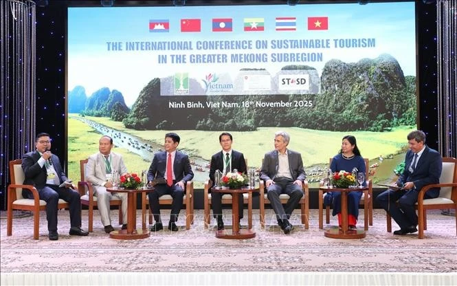 Delegates share experiences in sustainable tourism development. (Photo: VNA)