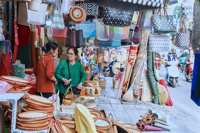 Ministry proposes increasing tax-free revenue threshold for household businesses to 500 million VND