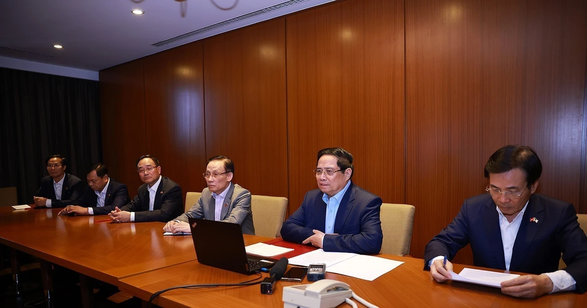 Prime Minister Phạm Minh Chinh chairs an online meeting with ministries, agencies, and localities, to direct search and rescue operations and measures to overcome the consequences of the natural disasters.(Photo: VNA)